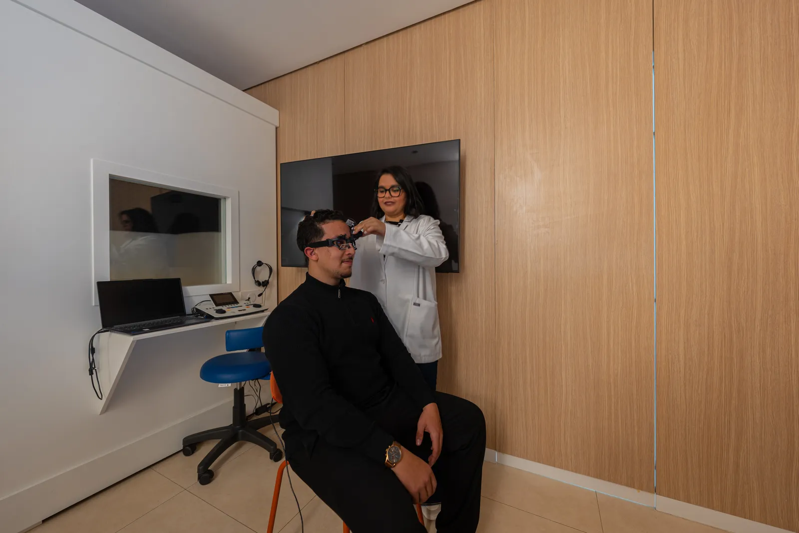 Examen vHIT avec lunettes de mesure au Centre Rochd