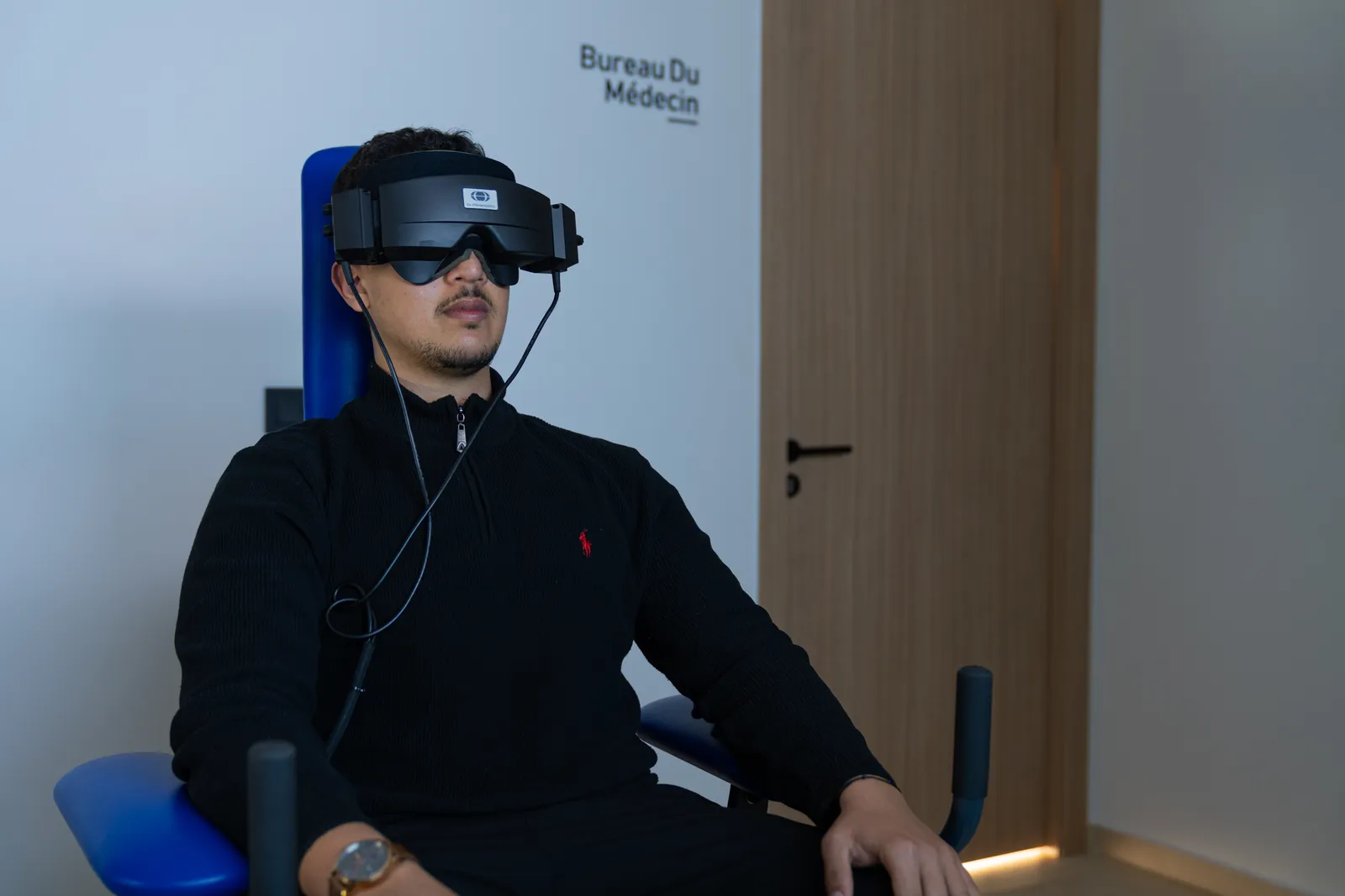 Installation avec lunettes de vidéonystagmographie au Centre Rochd